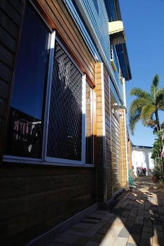 Happytourcairns Sharehouse - Accommodation Yamba 0
