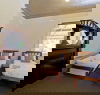 Deloraine Hotel - Accommodation Yamba