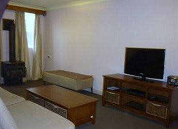 Blue Mountains Manor House - Accommodation Yamba 0