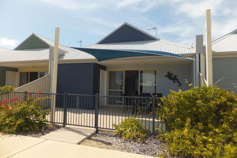 Seafront Unit 49 - Accommodation Yamba 1