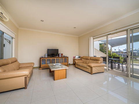 Seafront Unit 49 - Accommodation Yamba 4