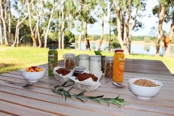 Olio Bello Lakeside Glamping - Accommodation Yamba 2