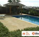 La Mer Home with a Pool - Accommodation Yamba