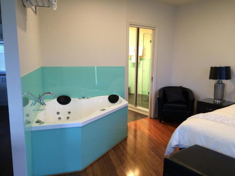 The Red Stag - Accommodation Yamba 4