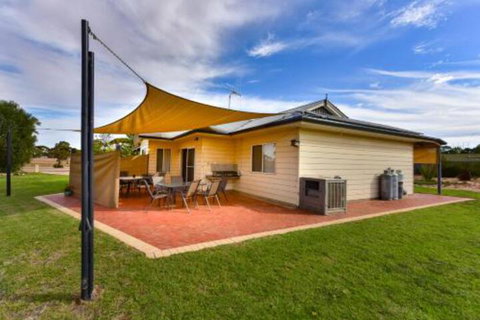 Lake Tyrrell Accommodation - Accommodation Yamba 2