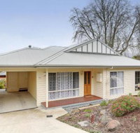 Edwards Rose - Accommodation Yamba