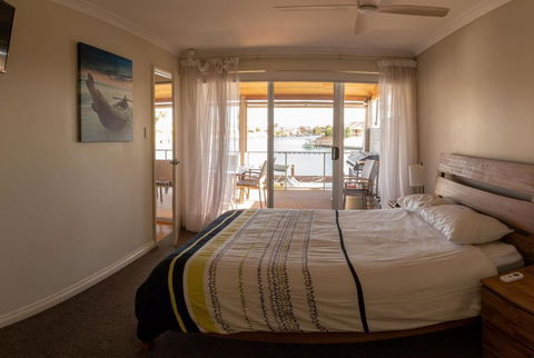 Waterside Canal Dreams - Accommodation Yamba 4