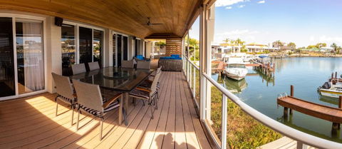 Waterside Canal Dreams - Accommodation Yamba 6
