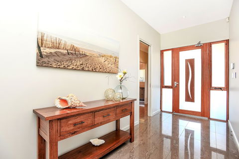 Lavina Luxury Beach House - Accommodation Yamba 1