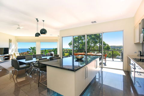 Lavina Luxury Beach House - Accommodation Yamba 3