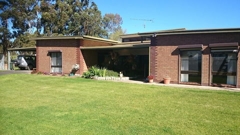Hilltop Escape B&B - Accommodation Yamba 0
