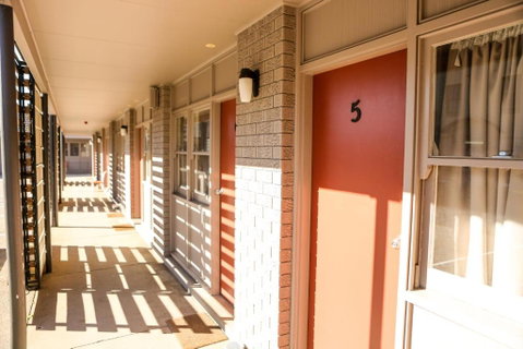 Hotel Canobolas Motel & Units - Accommodation Yamba 1