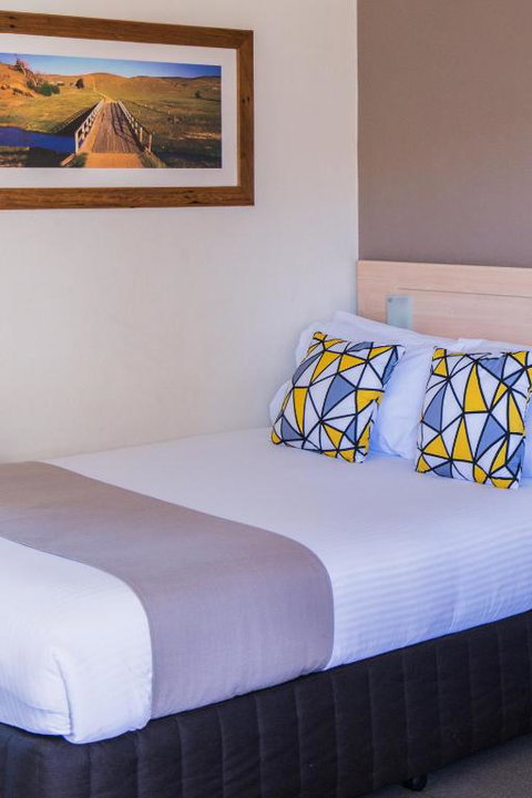 Hotel Canobolas Motel & Units - Accommodation Yamba 2