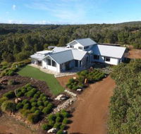 The White House at Wallcliffe Farms - Accommodation Yamba