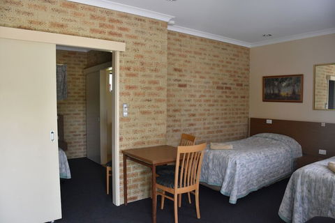 Valley Views Motel & Chalets - Accommodation Yamba 2