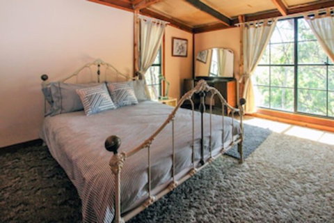 Shady Creek Eco Cabin - Accommodation Yamba 0