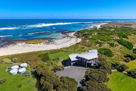HEARNS BEACH HOUSE - Accommodation Yamba 0