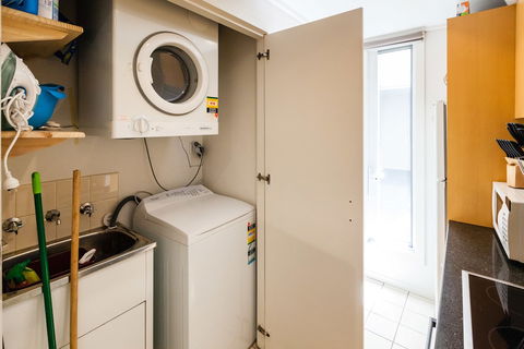 NAOMI, 2BDR South Melbourne Apartment - Accommodation Yamba 0