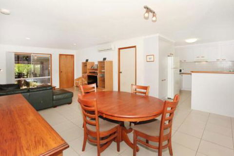 2 Eastern Court Mount Coolum 400 DOLLAR BOND Pet Friendly LINEN INCLUDED - Accommodation Yamba 6