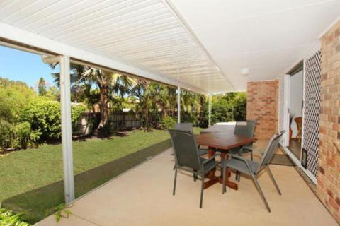 2 Eastern Court Mount Coolum 400 DOLLAR BOND Pet Friendly LINEN INCLUDED - Accommodation Yamba 3