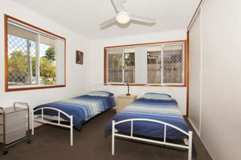 2 Eastern Court Mount Coolum 400 DOLLAR BOND Pet Friendly LINEN INCLUDED - Accommodation Yamba 4