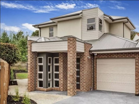 Signature Townhouse In Doncaster - Accommodation Yamba 1