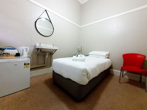Royal Hotel West Wyalong - Accommodation Yamba 4