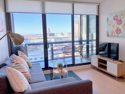 Pride Docklands Waterfront Apartment City View - Accommodation Yamba 3