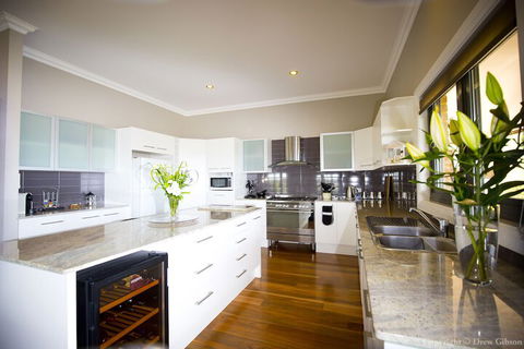 Paradise Hill - Accommodation Yamba 1