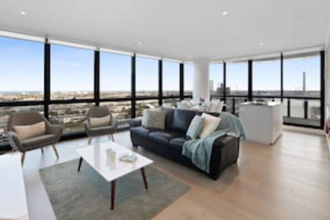 Melbourne Lifestyle Apartments - Best Views On Collins - Accommodation Yamba 0