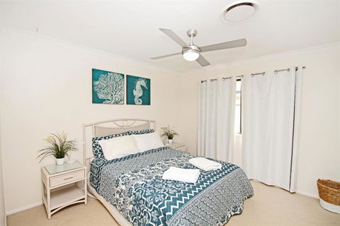 22 Sorrento Avenue Coolum Beach Linen Supplied PET FRIENDLY 500 BOND - Accommodation Yamba 3