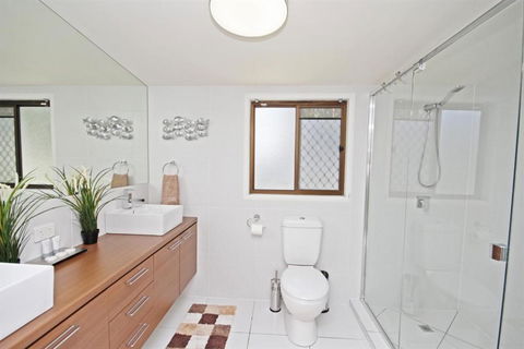 22 Sorrento Avenue Coolum Beach Linen Supplied PET FRIENDLY 500 BOND - Accommodation Yamba 4