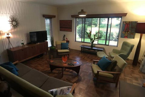 Silver Sands - A Unique Retro Beauty - Accommodation Yamba 4