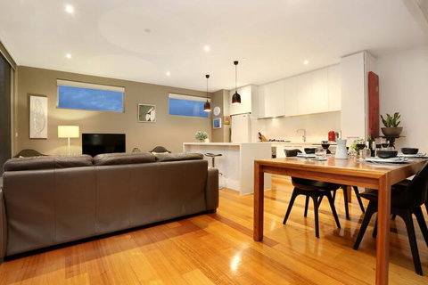Essendon Sub Penthouse On Napier - Accommodation Yamba 3