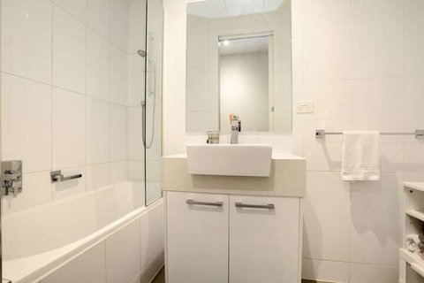 Essendon Sub Penthouse On Napier - Accommodation Yamba 5