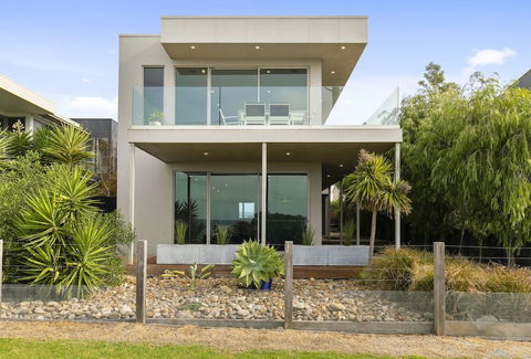 Grossard Point The Lighthouse Ventnor - Accommodation Yamba 1