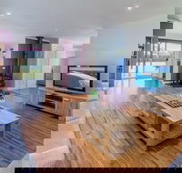 Loch Retreat 550m TO Town - Accommodation Yamba