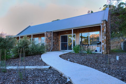 Freycinet Stone Studio 6 - Accommodation Yamba 0