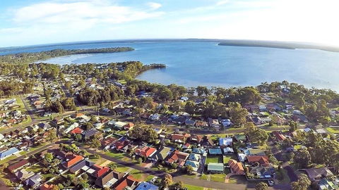 Paradise Bungalow Waterfront - Accommodation Yamba 0