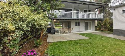 Paradise Bungalow Waterfront - Accommodation Yamba 1