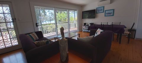 Paradise Bungalow Waterfront - Accommodation Yamba 6