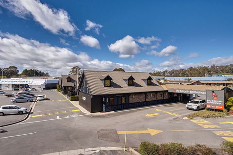 Olde Tudor Hotel - Accommodation Yamba 0