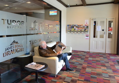 Olde Tudor Hotel - Accommodation Yamba 6