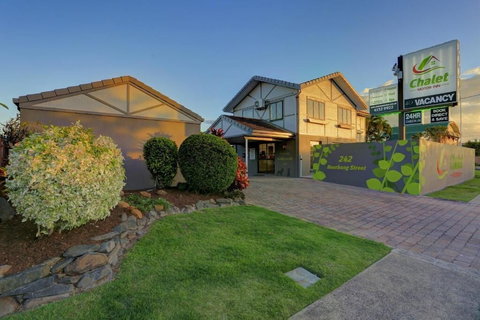 Chalet Motor Inn - Accommodation Yamba 4