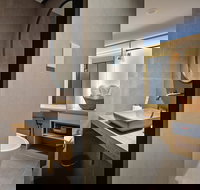 Zara Tower Hotel - Accommodation Yamba