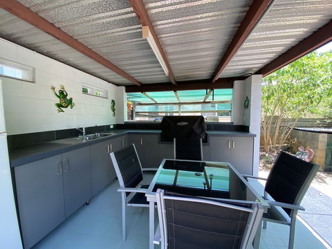 Palm View Holiday Apartments - Accommodation Yamba 2