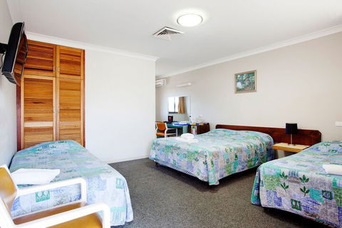 Vale Hotel - Accommodation Yamba 4