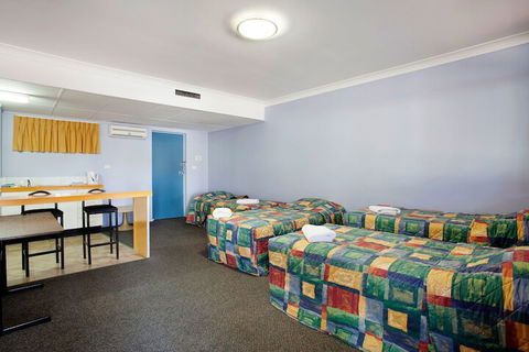Vale Hotel - Accommodation Yamba 7