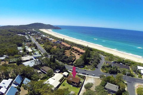BARRELS At BOOMERANG - Accommodation Yamba 4