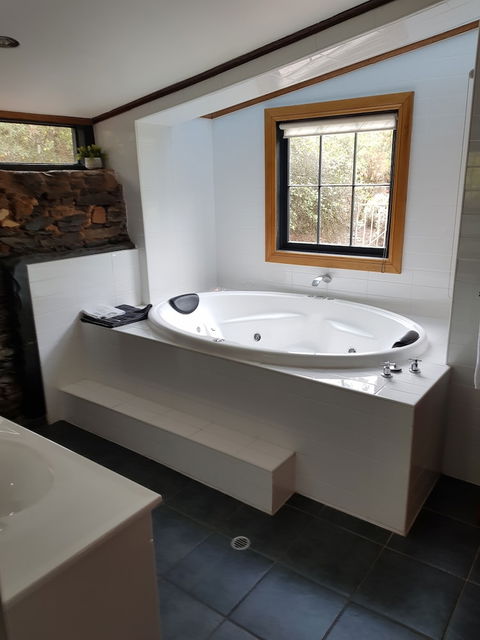 William Hunts Retreat Cypress Studio - Accommodation Yamba 5